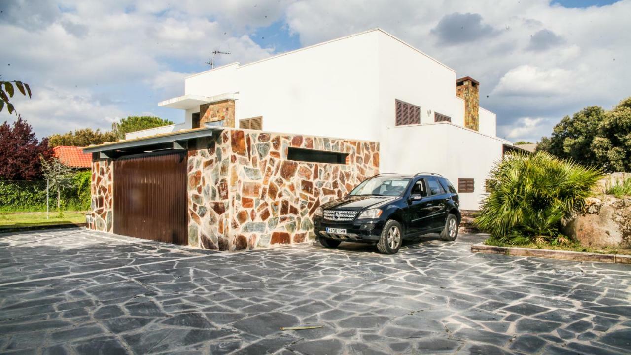 Villa La Roca Madrid กัวดาร์รามา ภายนอก รูปภาพ